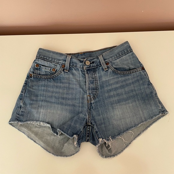 Levi’s 501 Jean shorts - size 24 - Picture 1 of 5